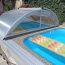 Obloukové zastřešení PRAKTIK, barva stříbrný elox, 3 moduly - odsunuto v prostoru za bazénem - detail